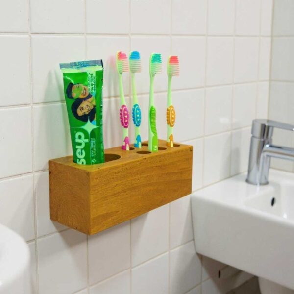 প্রিমিয়াম মেহেগনি কাঠের টুথব্রাশ হোল্ডার – বাথরুম রাখুন পরিষ্কার ও স্টাইলিশ
